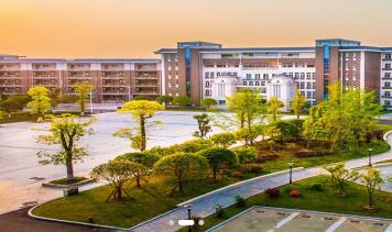 南充工貿科技職業學?？诒貌缓?>
                    </div>
                    <div   id=