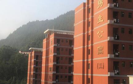 四川通江高明職業學校宿舍樓