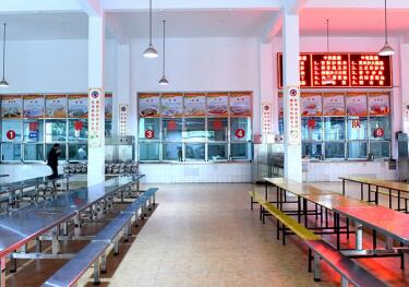 重慶市竅角沱職業中學食堂環境