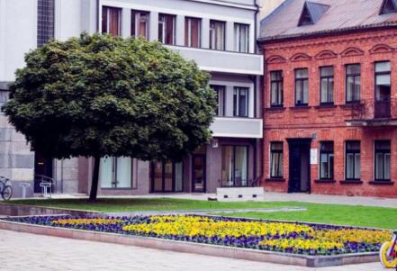 成都華大醫(yī)藥衛(wèi)生學(xué)校2023招生簡章