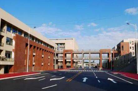 成都華大醫(yī)藥衛(wèi)生學(xué)校