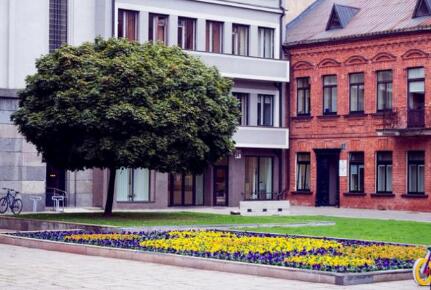 成都華商理工職業(yè)學(xué)校