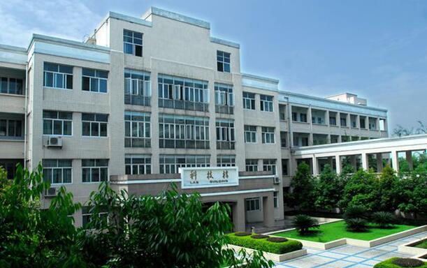 成都棠湖科學(xué)技術(shù)學(xué)校