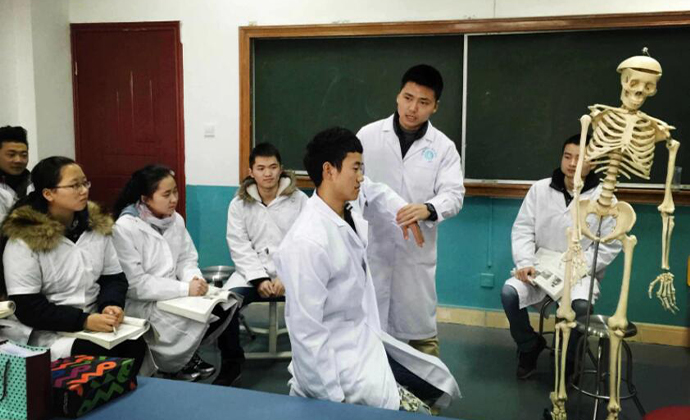 成都中醫(yī)藥大學(xué)附屬醫(yī)院針灸學(xué)校