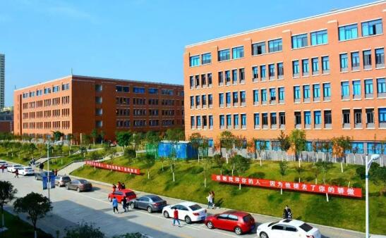 成都市恒輝技工學校