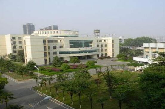 成都新運(yùn)職業(yè)學(xué)校