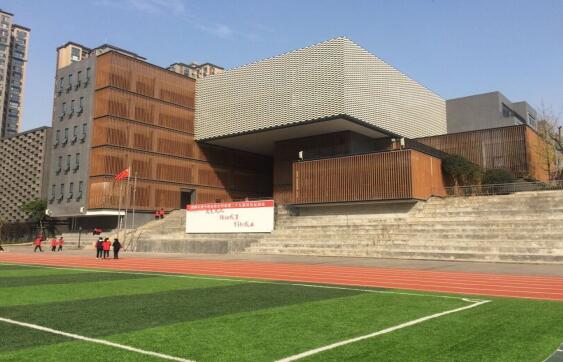 成都市現(xiàn)代職業(yè)技術(shù)學(xué)校成龍校區(qū)