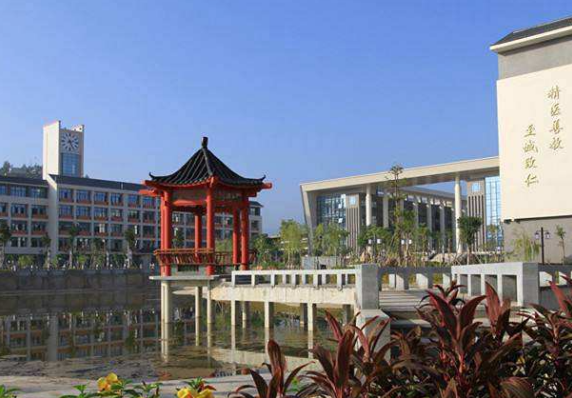 四川省崇州市職業(yè)中專學(xué)校校長是哪個