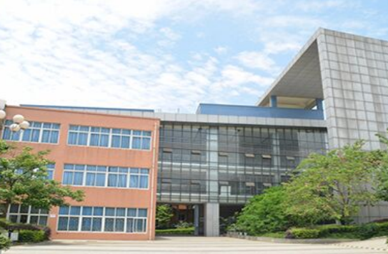 四川省工業(yè)貿(mào)易學(xué)校