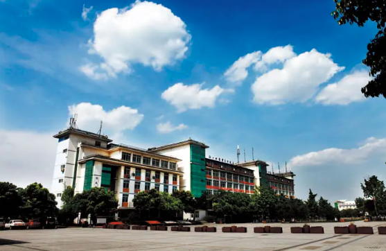 四川省弘博中等專業(yè)學校2022年收費標準