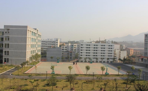 四川省華鎣職業技術學校環境