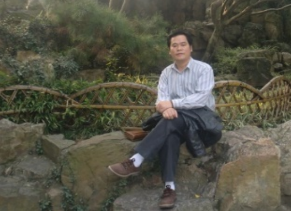 四川省瀘縣建筑職業中專學校校長