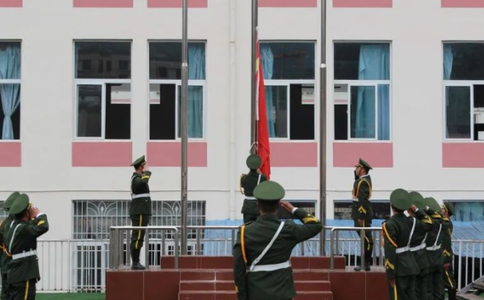 四川省平武縣職業高級中學升旗儀式