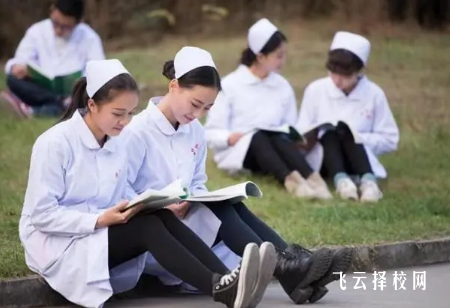 衛校的費用一年多少錢