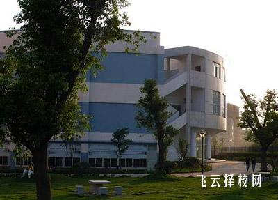 四川省旅游學校收費標準及學費