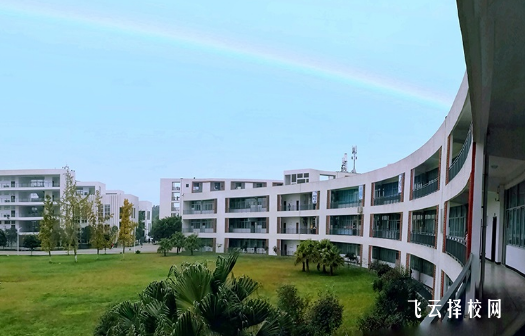 四川商務職業學院學費多少錢一年