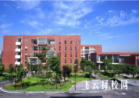 成都財經學校收多少分