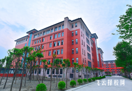 成都華西衛校是公辦還是民辦