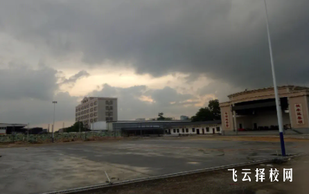 四川省服裝藝術學校2024報名條件