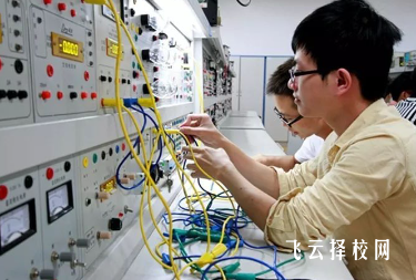 成都電子信息學(xué)校2024熱選專業(yè)