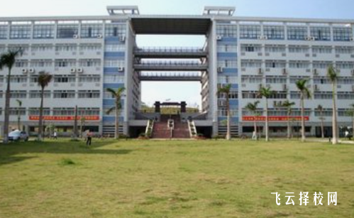 高中一個(gè)月大概多少錢