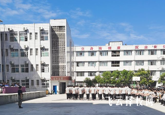 南充市高坪職業高級中學是怎樣收費的