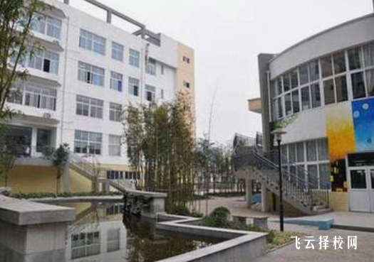 成都郫都區(qū)友愛職業(yè)技術學校是高中還是大專