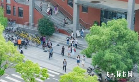 四川省工業(yè)貿(mào)易學(xué)校是高中還是大專