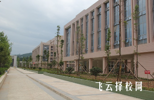 巴中市職業中學是公辦還是私立