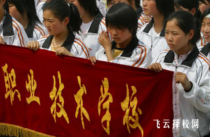 中專跟高中哪個學歷高一些