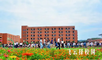 成都華大衛(wèi)校怎么樣,中專招生條件是什么