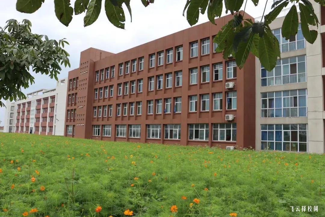 自貢五中怎么樣,中專招生條件是什么