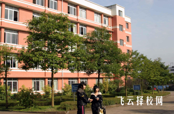 南充外國語中專校是公辦嗎