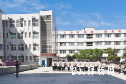 南充高坪職中是公辦嗎