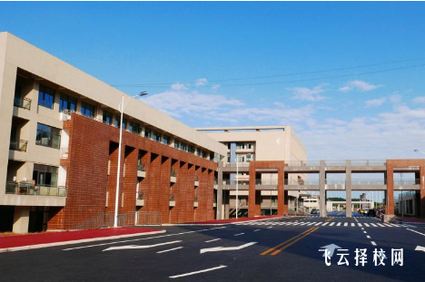 成都華大衛校是公辦嗎,學校好不好