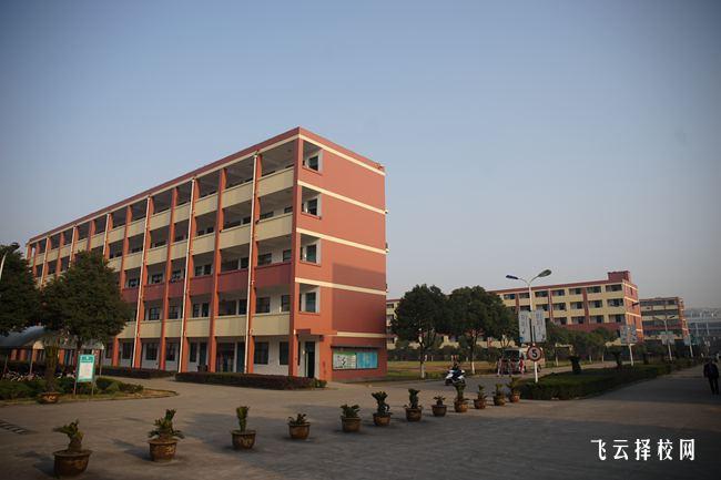 綿陽靈通學校有什么專業,中考錄取分數多少