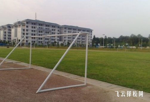 巴中化成職業中學怎么收費,一年學費多少