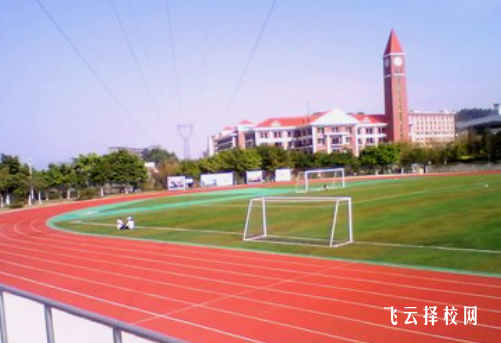 巴中化成職業中學怎么收費,一年學費多少