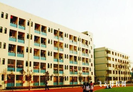 成化學院中專部怎么收費,一年學費多少