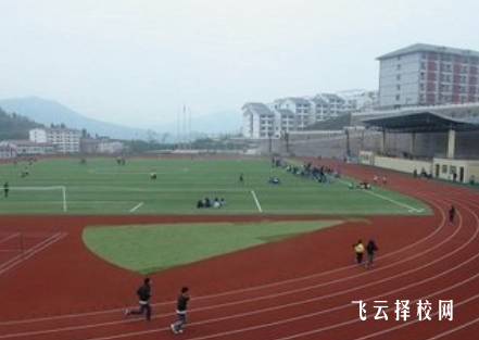 眉山東星航空中專校怎么收費,一年學費多少