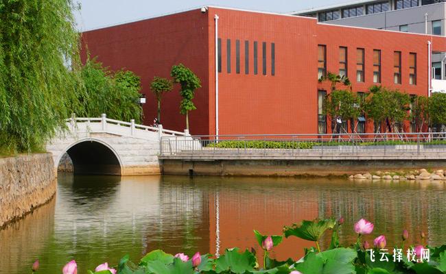 四川育英醫(yī)科校怎么收費(fèi),一年學(xué)費(fèi)多少