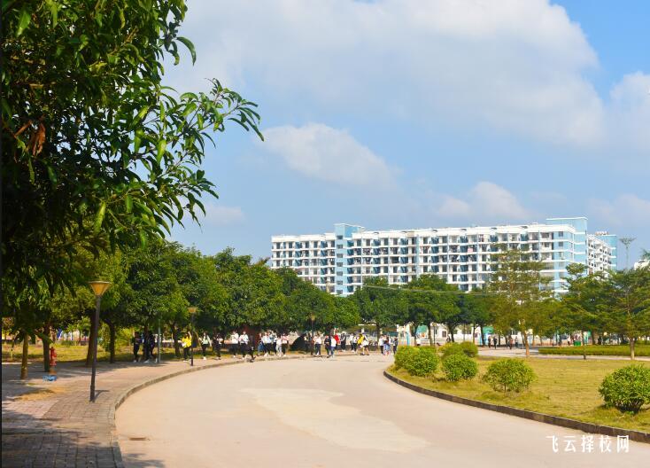 德陽黃許職中在哪里,中專報(bào)名怎樣聯(lián)系