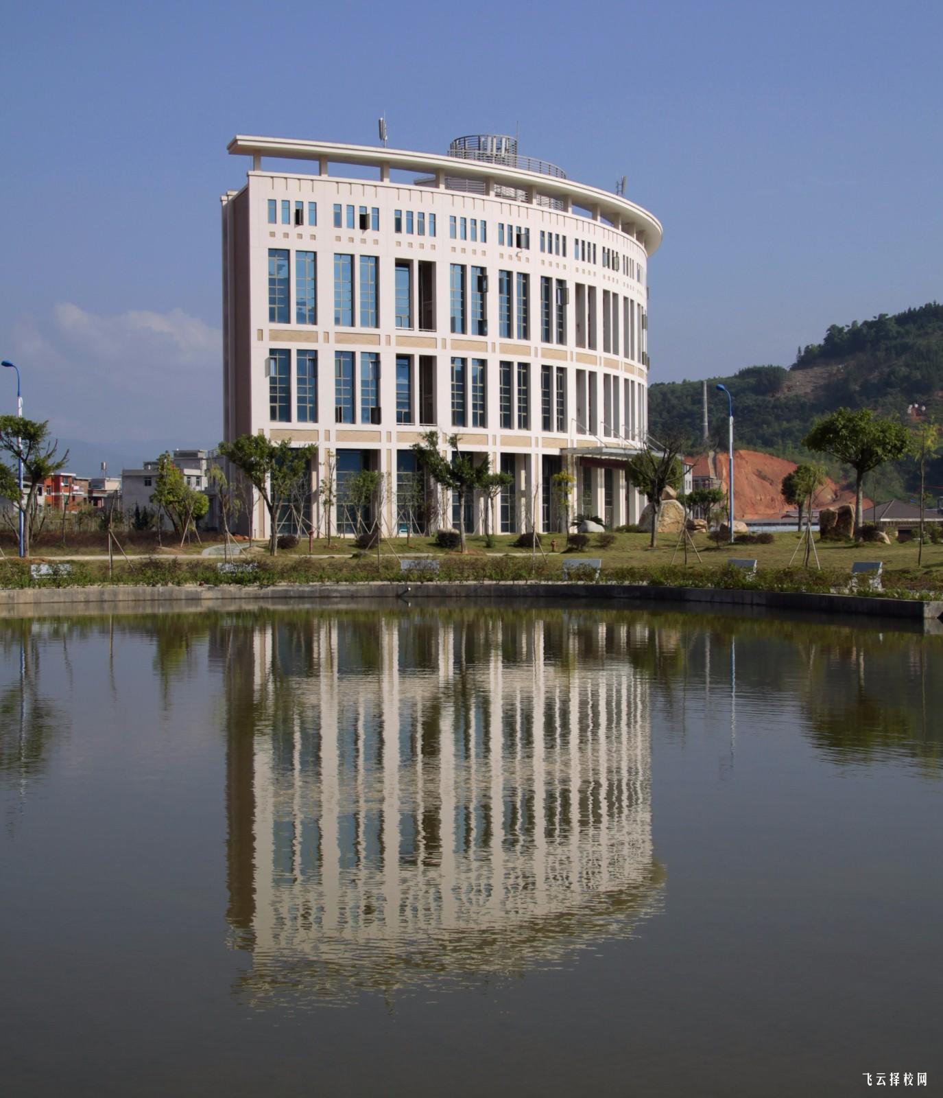 四川達百職校在哪里,中專報名怎樣聯系