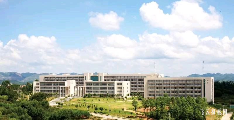 自貢板倉職業技術學校學費多少