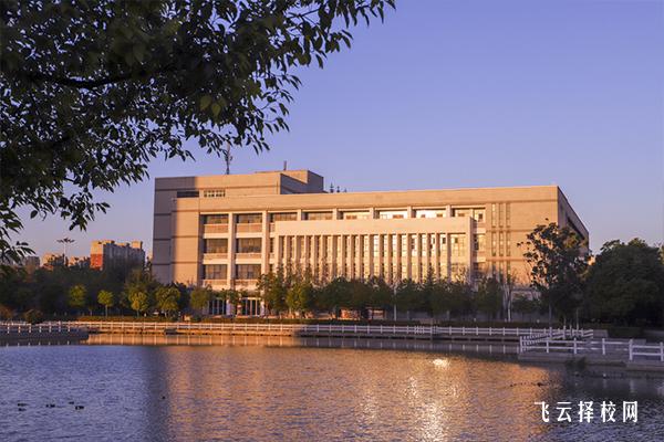 隆昌城關職中學費多少錢一年