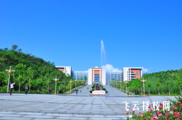 成都文理學院一年學費多少