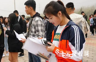 單招報(bào)名必須在學(xué)校嗎