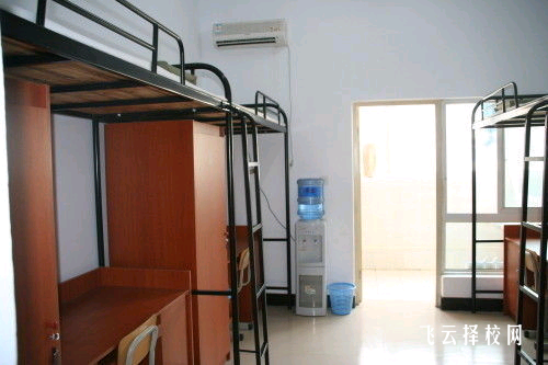 成都首創(chuàng)單招培訓(xùn)學(xué)校學(xué)費多少,環(huán)境怎么樣