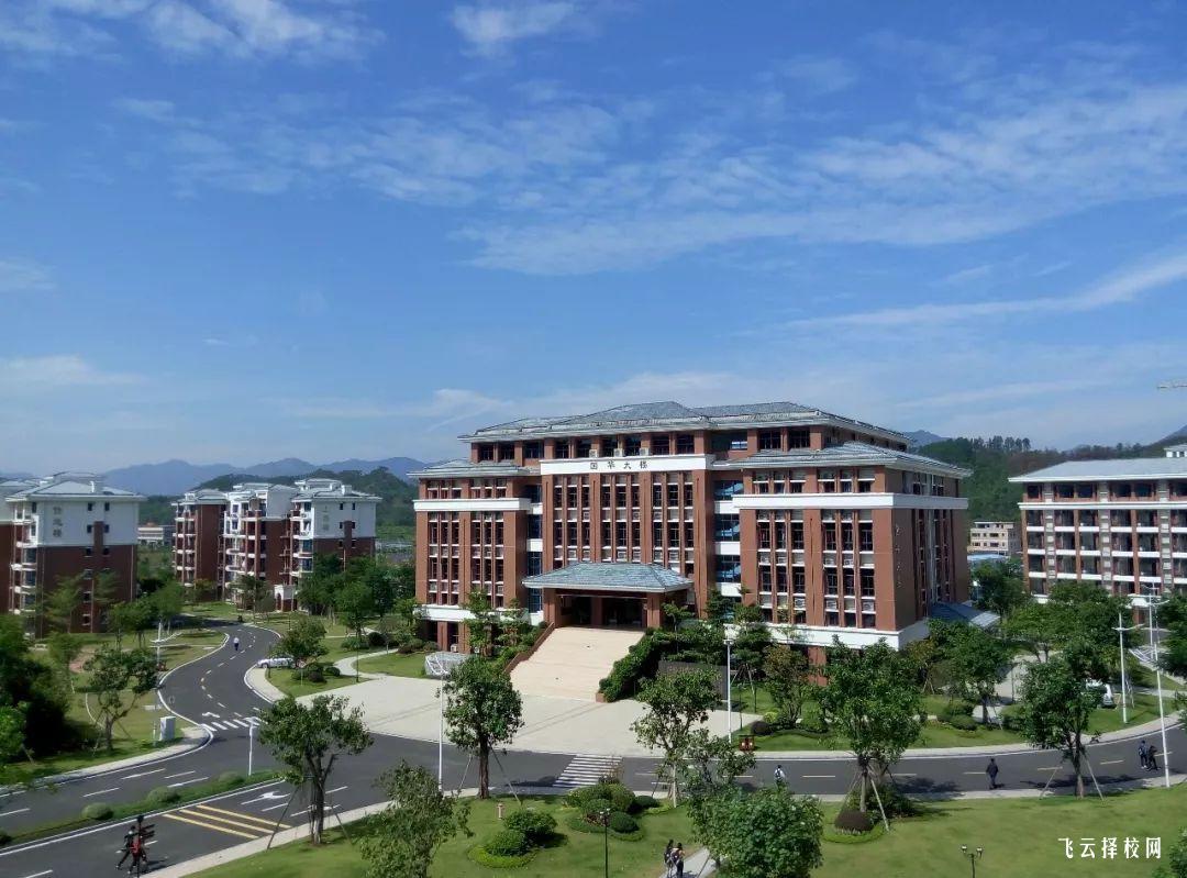 成都鐵路衛生學校的護理專業學費及課程設置