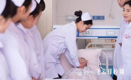 四川大學(xué)附設(shè)華西衛(wèi)生學(xué)校護(hù)理專(zhuān)業(yè)如何為孩子鋪路